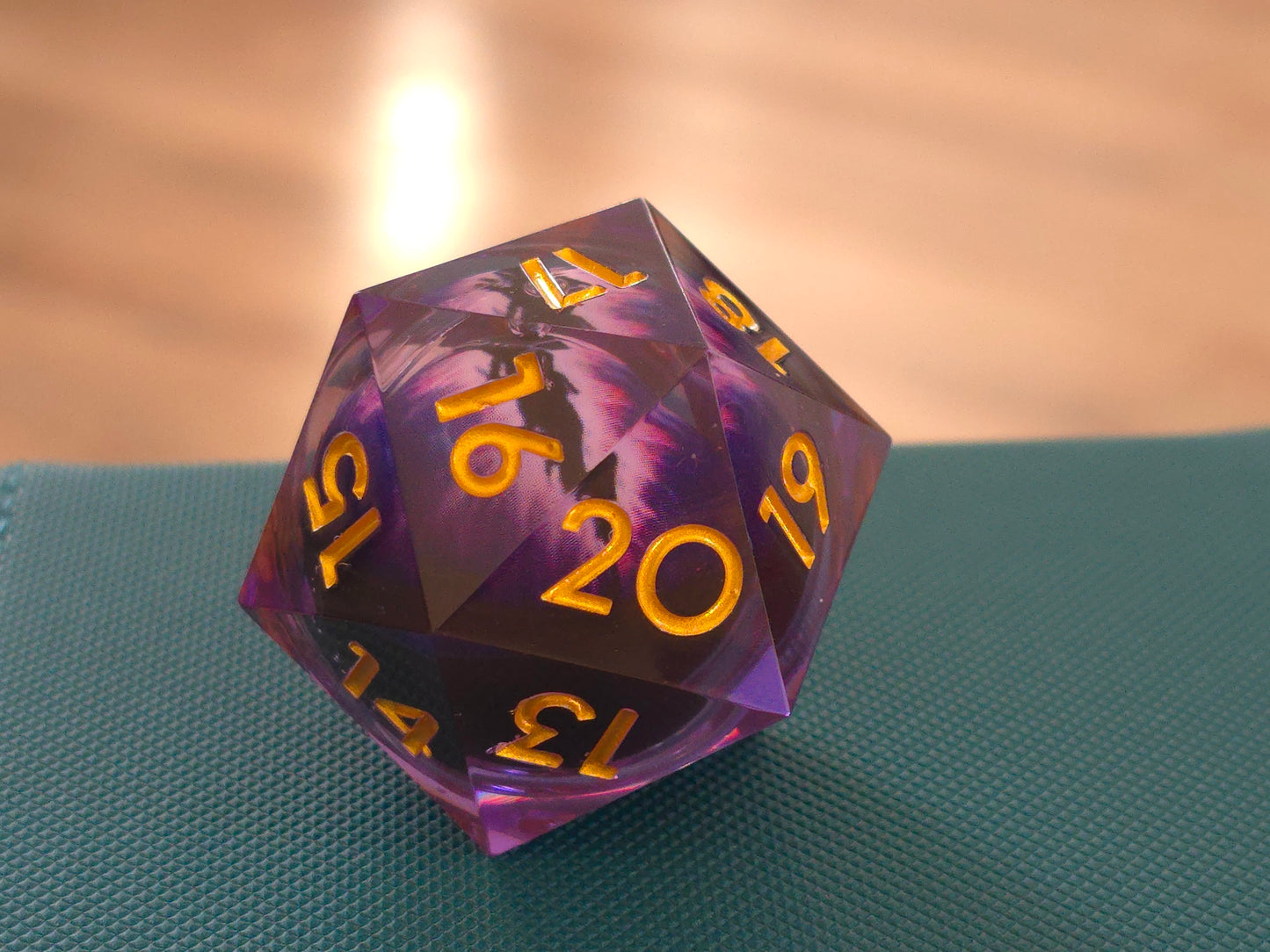 Zar D20 33mm Dragon's Eye Purple
